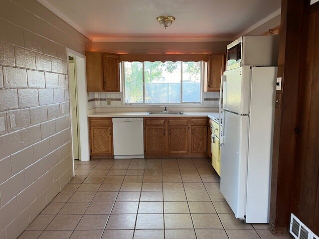 Building Photo - 2028 Cottonwood Ln