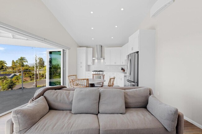 Building Photo - 1305 Blue Sky Dr