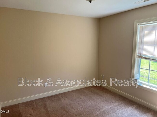 Building Photo - 1420 Dexter Ridge Dr