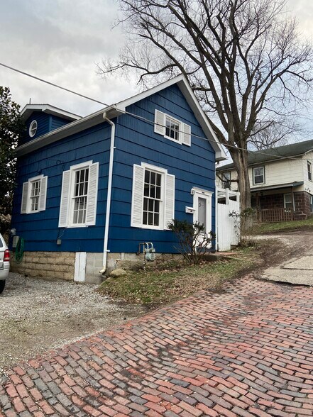 Building Photo - 146 E State St