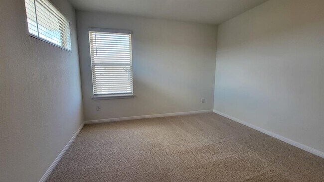 Building Photo - 148 White Horses Dr