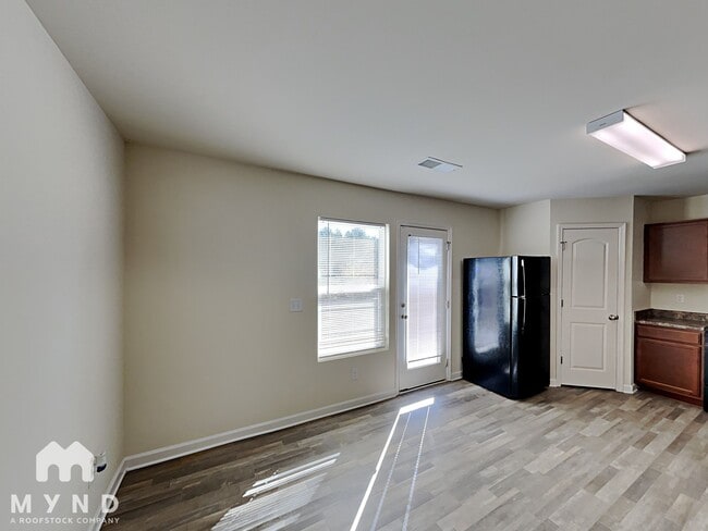 Building Photo - 2547 Piering Dr