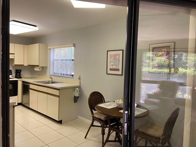 Building Photo - 3101 Lucerne Park Dr