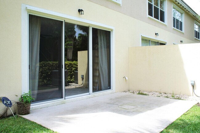 Building Photo - 1056 Pinewood Lake Ct
