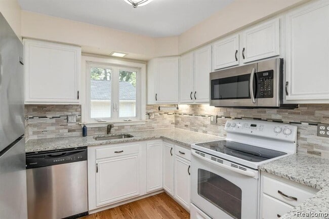 Building Photo - 3426 Chester Rd