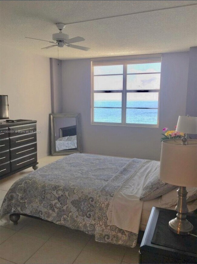 Building Photo - 3725 S Ocean Dr