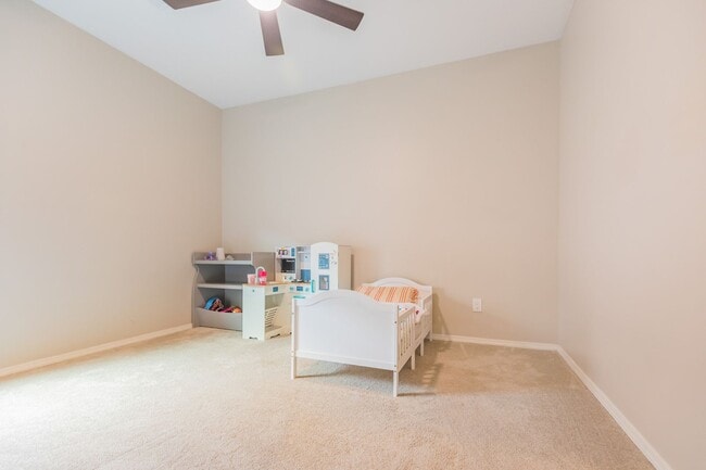 Building Photo - Modern 4 Bed 3 Bath - Pets Allowed!