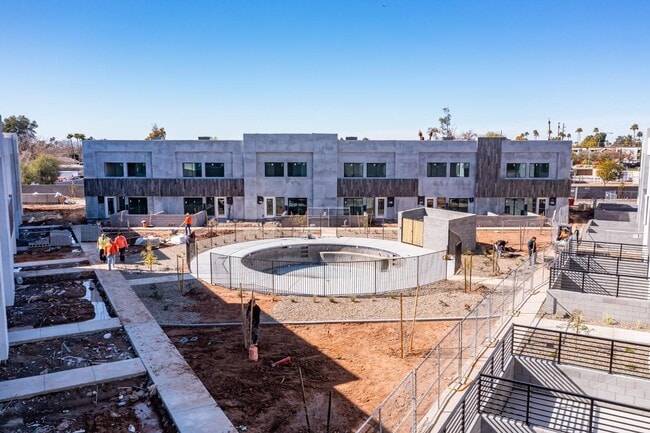 Building Photo - 432 S 32nd St