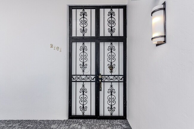 Building Photo - 3131 E Alameda Ave