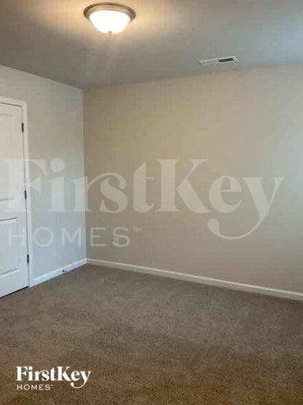 Building Photo - 2076 Cypress Village Dr NW