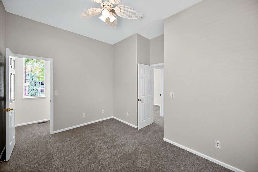 Building Photo - 11131 Park Vista Dr