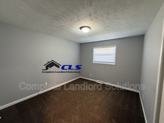 Building Photo - 886 E Dawn Dr