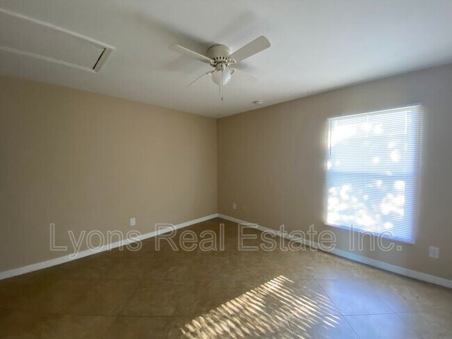 Building Photo - 1127 Gilbert Ave S