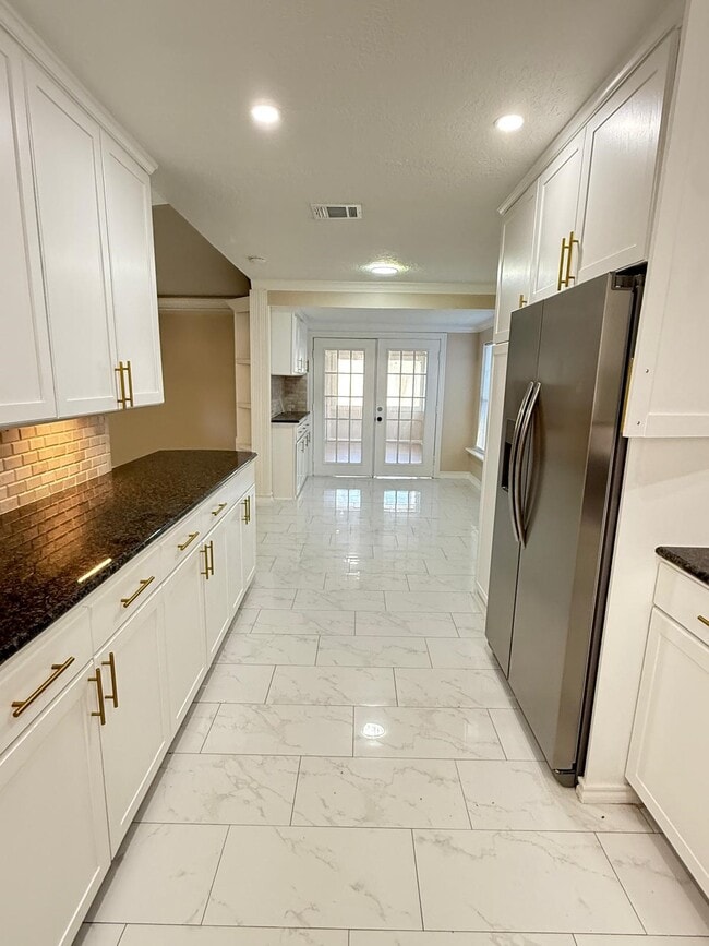 Building Photo - 22610 Smokey Hill Dr