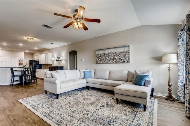 Building Photo - 2416 Ericanna Ln