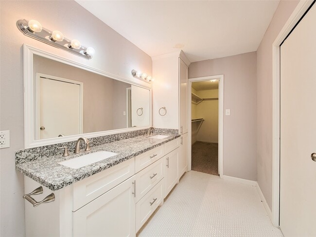 Building Photo - 13168 Trail Hollow Dr