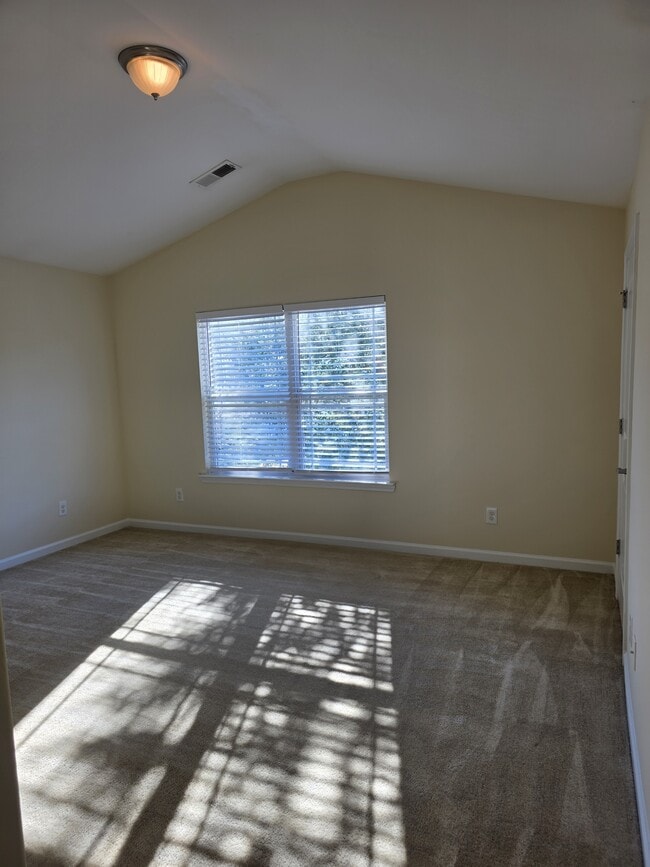 Building Photo - 159 Chapel Lake S