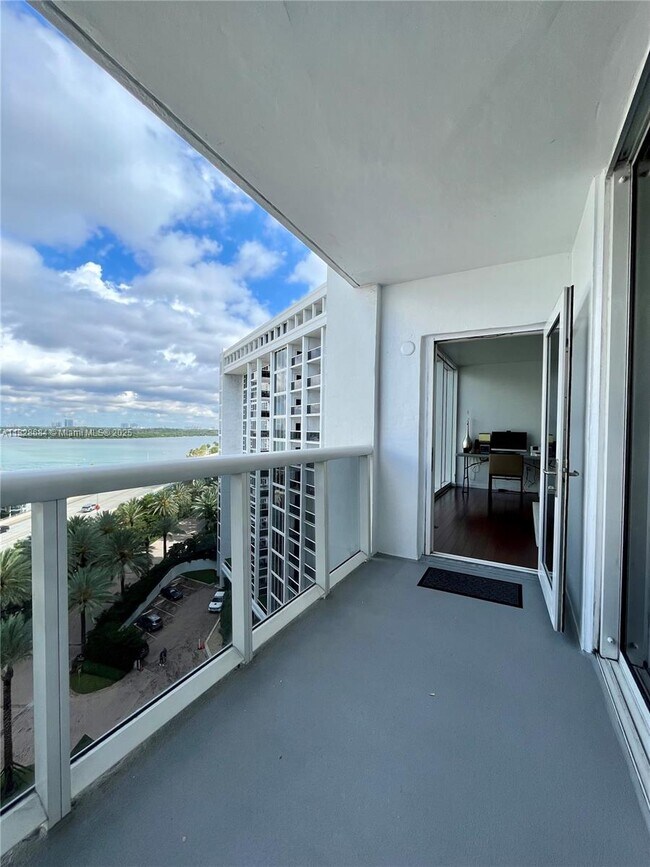 Building Photo - 10275 Collins Ave