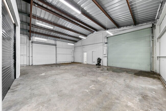 Building Photo - 3138 Reed Rd