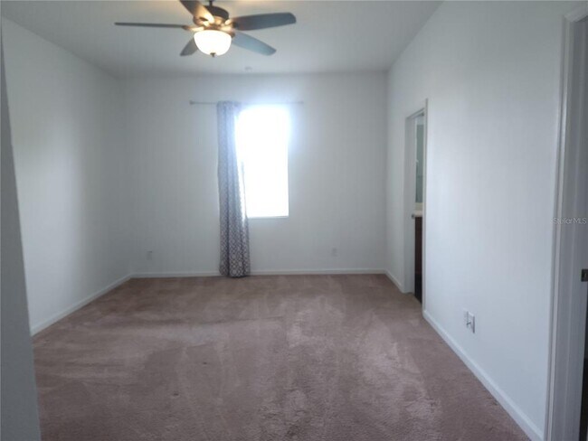 Building Photo - 3230 Stratton Cir