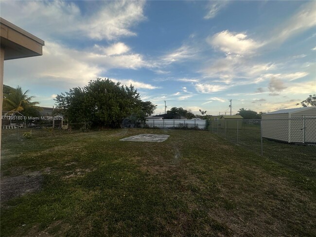 Building Photo - 5413 SW 19th St