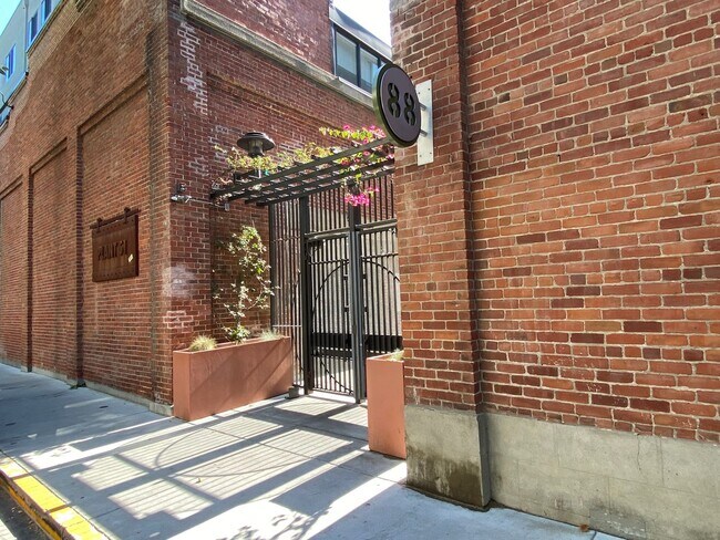 Building Photo - Modern Plant 51 Condo with Downtown Views | Secure Access | GE Café Appliances | Dogs Welcome