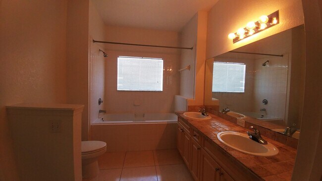 Building Photo - Stylish 2 Bed, 2 Bath Corner Unit in Gated...