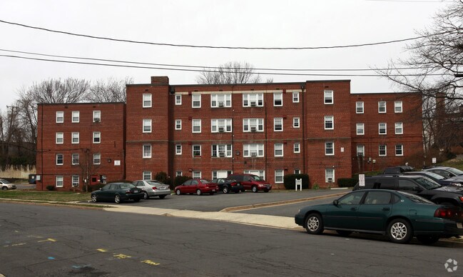 Primary Photo - Lee Albemarle Apartments