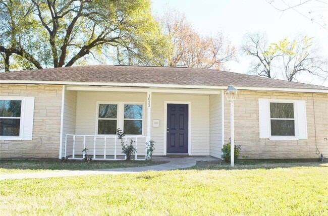 Building Photo - 1033 Cimarron St