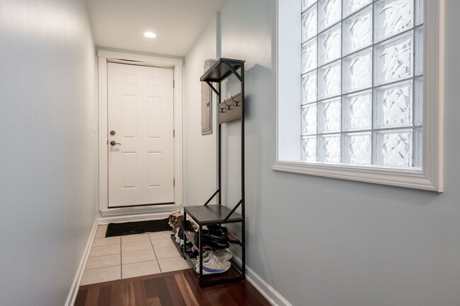 Building Photo - 6641 W Belmont Ave