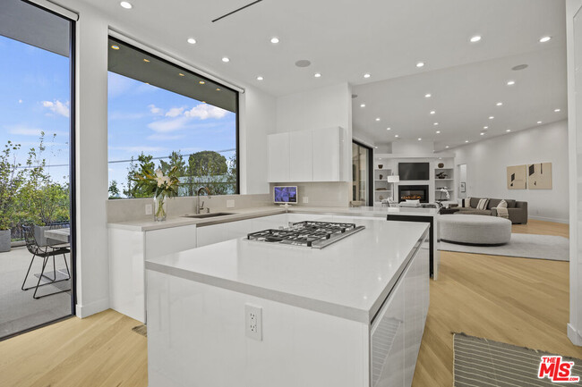 Building Photo - 9960 Beverly Grove Dr Dr