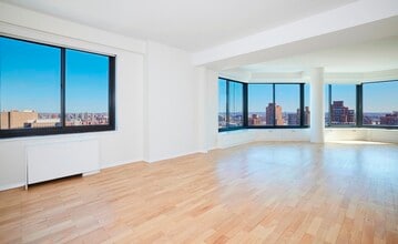Building Photo - 40 E 94th St
