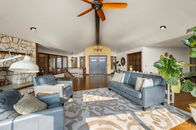 Building Photo - 20479 Comet Ln