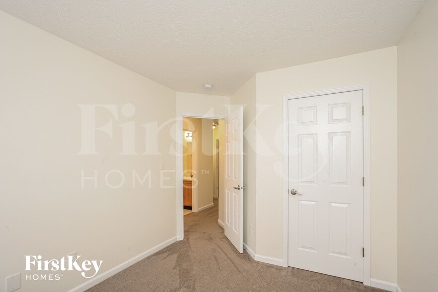 Building Photo - 467 Vernon Pl