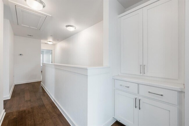 Building Photo - 1128 Gunter St