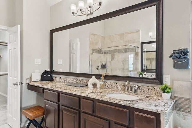 Building Photo - 10605 Enclave Springs Ct