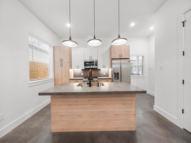 Building Photo - 7033 Avenue N