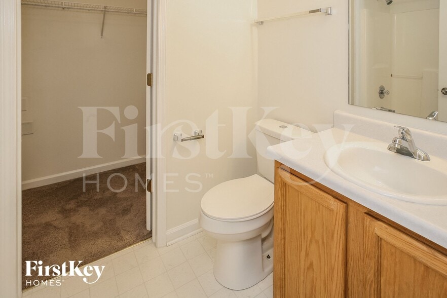 Building Photo - 467 Vernon Pl