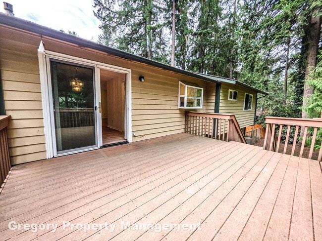 Building Photo - !! $3500 for 18 month lease !!  Private La...