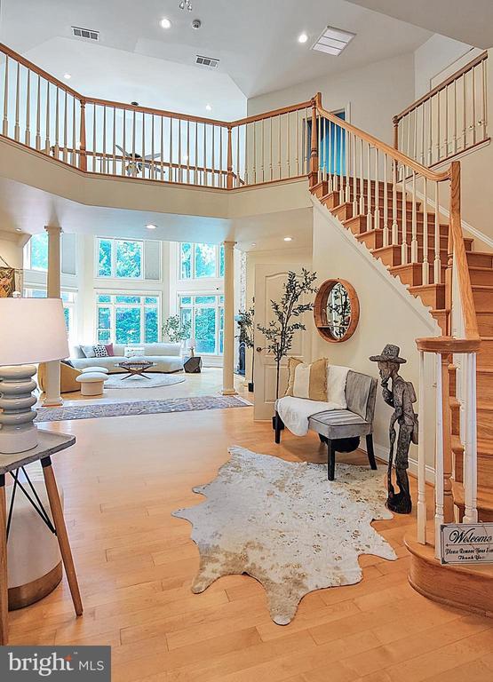 Building Photo - 1445 Mayhurst Blvd