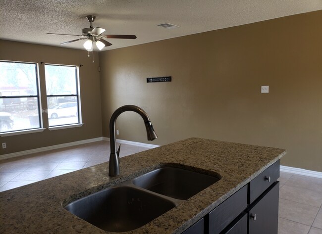 Building Photo - 7915 Ruby Meadow