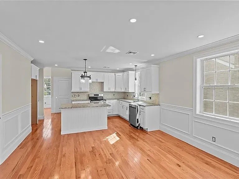 Kitchen - 117 Sharon St