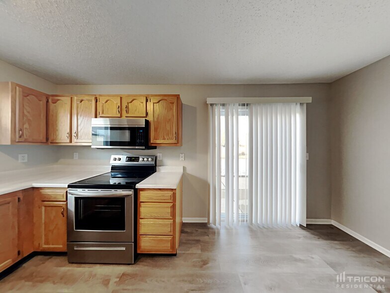 Building Photo - 6642 Southern Ridge Dr