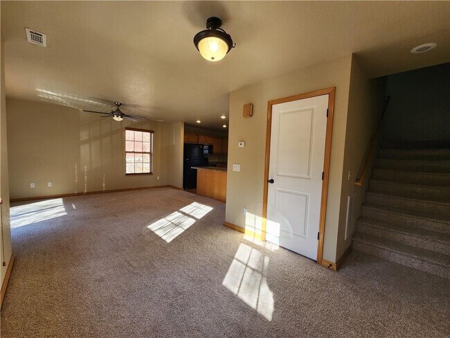 Building Photo - 2858 W Redstone Dr