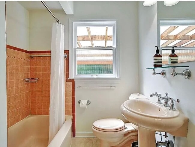 Building Photo - Traditional Home in Capitol Hill with Fenced Back Yard