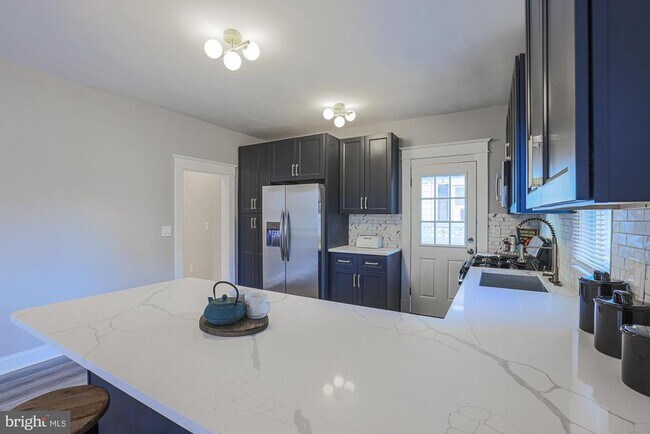 Building Photo - 3803 Cedardale Rd