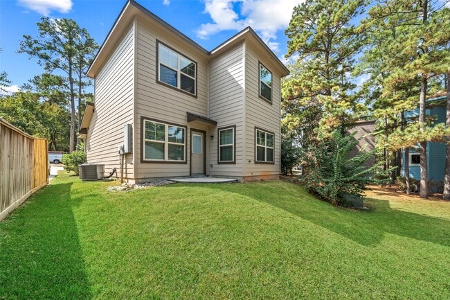 Building Photo - 1413 E April Villa