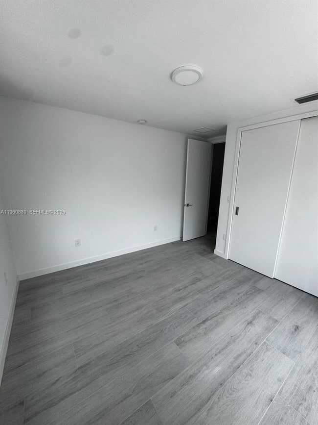 Building Photo - 3204 Plaza St