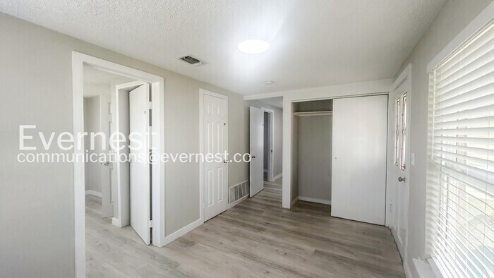 Building Photo - 1224 Plum St