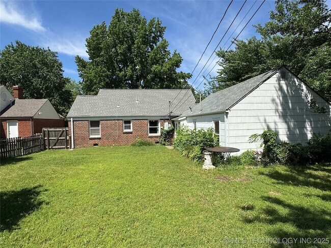 Building Photo - 1411 S Marion Ave